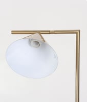 أبجورة فاخرة حديثة معدن ذات قاعدة رخام أبيض .