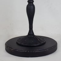 طاوله بنمط اوربي بسيط ، بسطح خشبي قواعد حديد