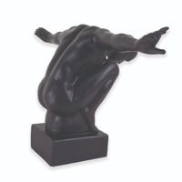 مجسم رياضي باللون الأسود