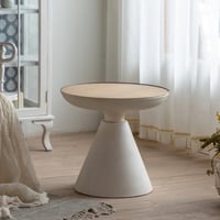 طاولة ضيافة معتقة بشكل عصري