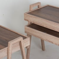 طقم طاولات خدمة خشبية فاتحة - سطح مستطيل داكن