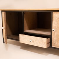 طاولة بلازما خشب وحديد بطابع ريفي