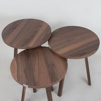 طقم طاولات خدمة دائرية - خشب داكن