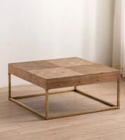 طاولة وسط مربع من الخشب المعتق