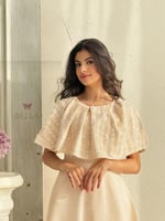 فستان بيـج مُزين بالشك