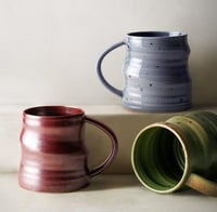 كوب فخاري يدوي vintage بشكل عصري