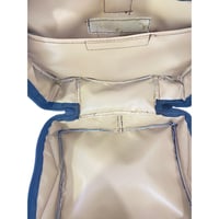 شنطة عزبة لون بني عودي صغيرة