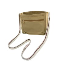 مجند تنزاني بشبك صغير