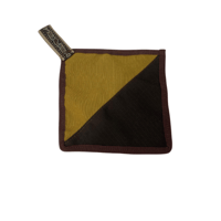 بيز لون بني عودي