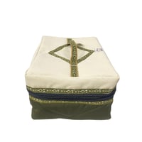 شنطة عزبة لون ابيض زيتي صغيرة