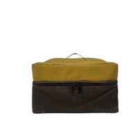 شنطة عزبة لون بني عودي وسط