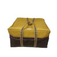 شنطة عزبة لون بني عودي كبيرة