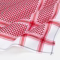 عرض حصري ثلاث أشمغة جيفنشي بسعر شماغ واحد