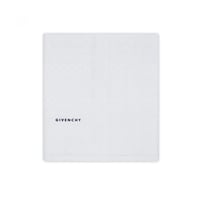 شماغ جيفنشي أبيض كلاسيك اصدار 2024