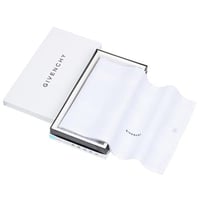 شماغ جيفنشي أبيض كلاسيك آخر اصدار