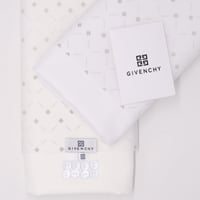 شماغ جيفنشي ابيض آخر اصدار + قماش جيفنشي أبيض