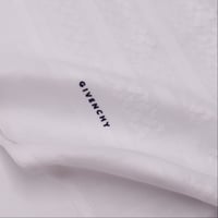 شماغ جيفنشي ابيض آخر اصدار + قماش جيفنشي كريمي