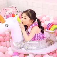 سباحة يونيكورن