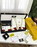 طقم هدايا نسائي: شنطة شنل، ساعة فندي، عطر ديور، إس...