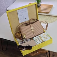 هدية نسائية فاخرة شنطة اف سان لوران مع طقم وإكسسوا...