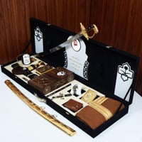 بوكس هدايا ملكي فاخر يضم مشلح وطني مع سيف ومجموعة...