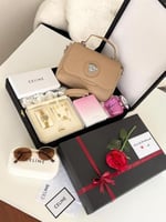 هدية نسائية فاخرة فرزاتشي – طقم شنطة وعطر 100مل مع...