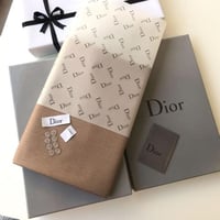 قماش شتوي ماركة ديور بكل ملحقاته