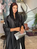 عبايه بشت حرير شك اسود