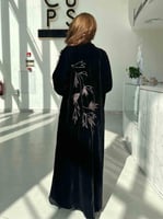 عباية مخمل بالابيض