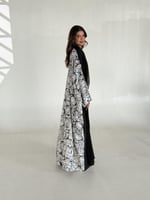 عباية حرير بالأبيض بشت ١