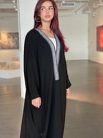 عباية سوداء بكلفه