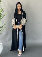 عباية سوداء بالجاكار