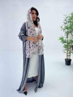 عباية رمادي بطرحة وردي