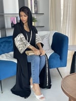 عباية سوداء بالجاكار