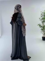 عباية رمادي بطرحة وردي