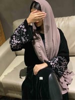 عباية مخمل بتطريز الورود