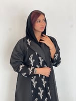 عبايه لنن بتطريز بيج