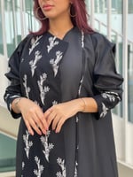 عبايه لنن بتطريز بيج