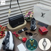 طقم نسائي ماركة لويس فيتون كامل نفس الصورة