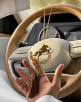 تعليقة سيارة استوداعية ذهبية بالاسم او العرف حسب ط...