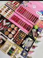 طقم بوكس متنوع نسائي نفس مستحضرات تجميل الصوره