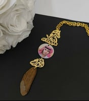 تعليقة سياره مع الصوره ذهبيه تزين سيارتك وتذكرك بك...