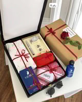 طقم كارتير رجالي مع ورد فاخر