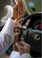 تعليقة يد بشكل قلب ترند