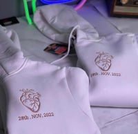 بلوفرات كابلز تطريز القلب والاسم