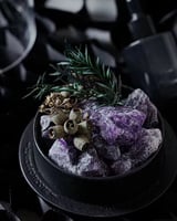 فواحة حجر الكريستال مع الورد