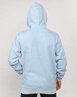 تطريز على بلوفر سماوي حسب الطلب