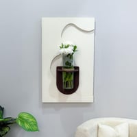 ديكور جداري وفازة