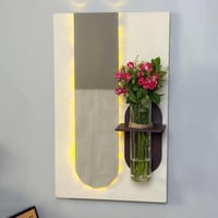 ديكور جداري وفازة