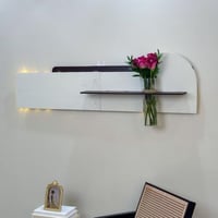 ديكور جداري وفازة